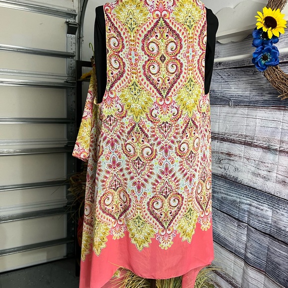 Beautiful Womens cover up - Picture 5 of 9